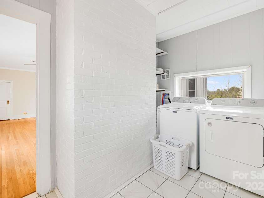 609 Bailey Street, Mars Hill, NC 28754.  MLS# CAR4247387, YatesRealty ID 5849. 