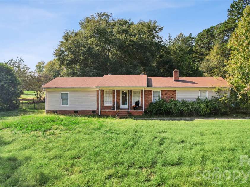 321 Rollingwood Drive, Stanley, NC 28164.  MLS# CAR4431485, YatesRealty ID 58496. 