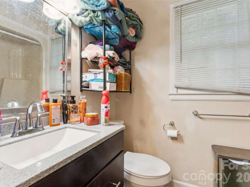 321 Rollingwood Drive, Stanley, NC 28164.  MLS# CAR4431485, YatesRealty ID 58496. 