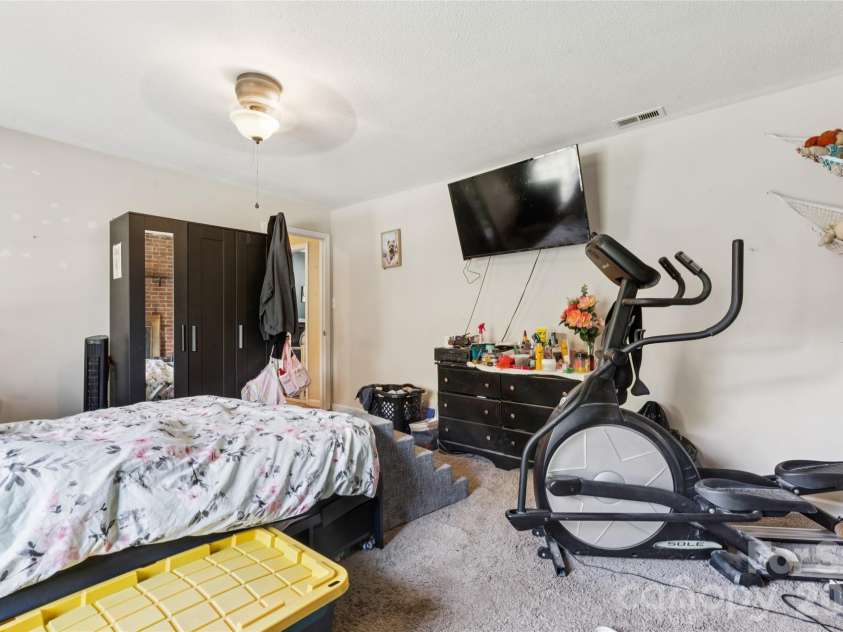 321 Rollingwood Drive, Stanley, NC 28164.  MLS# CAR4431485, YatesRealty ID 58496. 