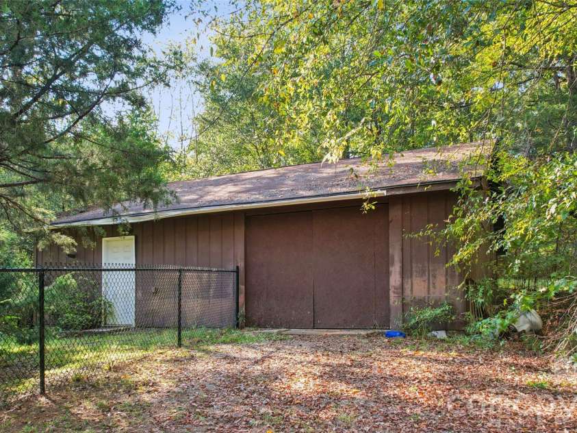 321 Rollingwood Drive, Stanley, NC 28164.  MLS# CAR4431485, YatesRealty ID 58496. 
