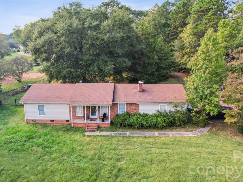 321 Rollingwood Drive, Stanley, NC 28164.  MLS# CAR4431485, YatesRealty ID 58496. 