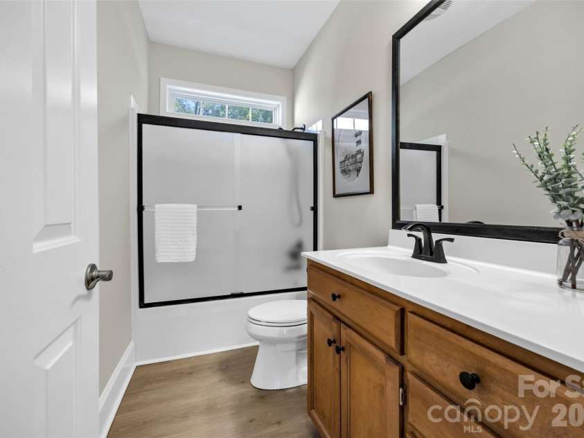 1960 White Road, Camden, SC 29020.  MLS# CAR4428169, YatesRealty ID 58497. Second Full Bath