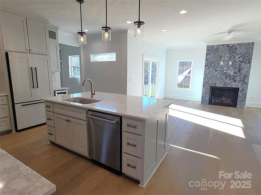 405 19th Avenue Circle, Hickory, NC 28601.  MLS# CAR4201802, YatesRealty ID 585. 