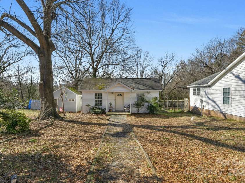 233 Proctor Street, Gastonia, NC 28052.  MLS# CAR4222468, YatesRealty ID 5850. 233.5 Proctor