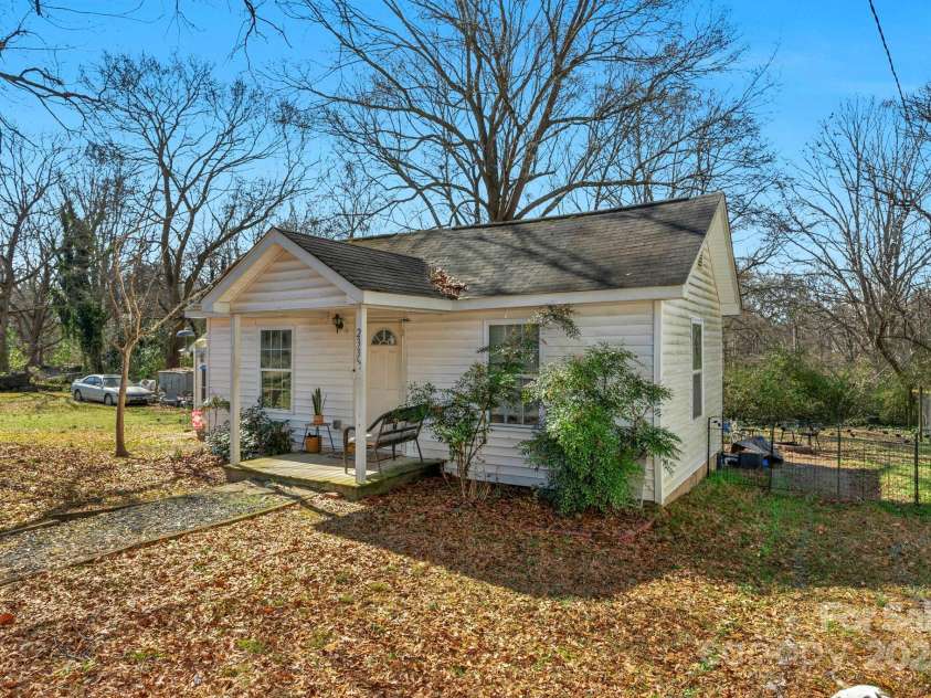 233 Proctor Street, Gastonia, NC 28052.  MLS# CAR4222468, YatesRealty ID 5850. 233.5 Proctor