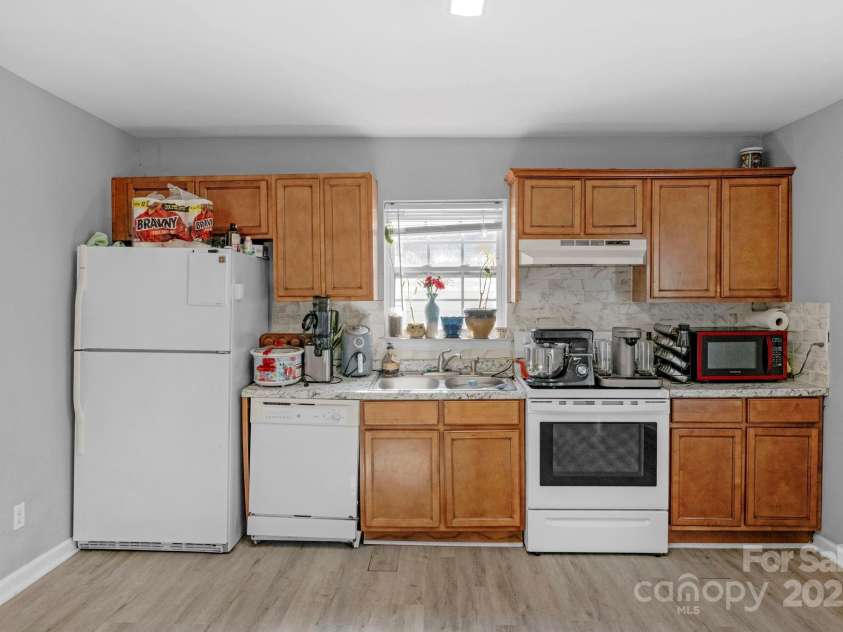 233 Proctor Street, Gastonia, NC 28052.  MLS# CAR4222468, YatesRealty ID 5850. 233.5 Proctor