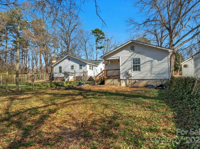 233 Proctor Street, Gastonia, NC 28052.  MLS# CAR4222468, YatesRealty ID 5850. 233.5 Proctor