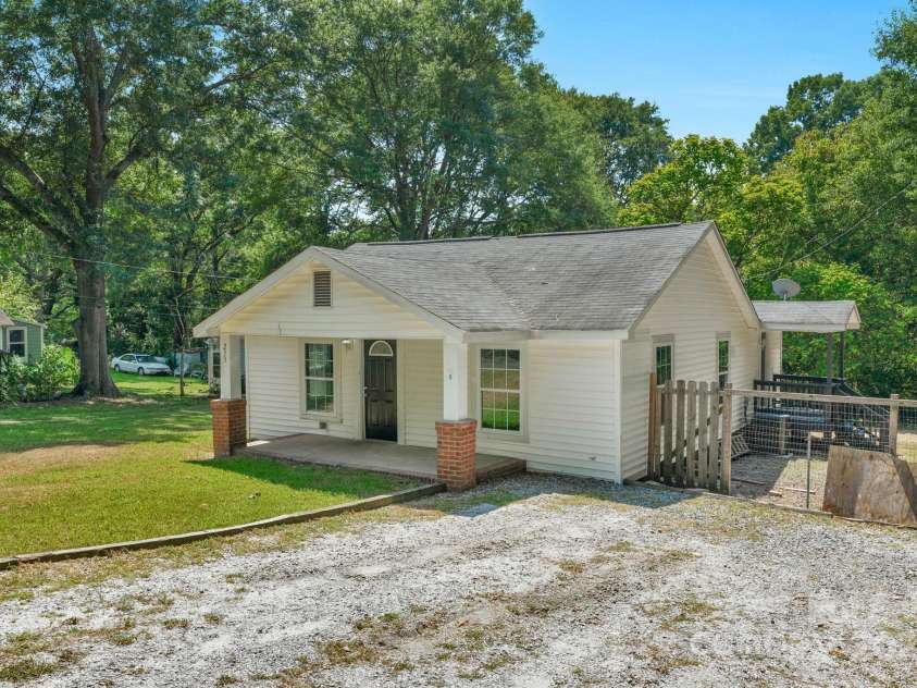 233 Proctor Street, Gastonia, NC 28052.  MLS# CAR4222468, YatesRealty ID 5850. 233 Proctor