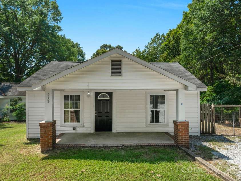 233 Proctor Street, Gastonia, NC 28052.  MLS# CAR4222468, YatesRealty ID 5850. 233 Proctor