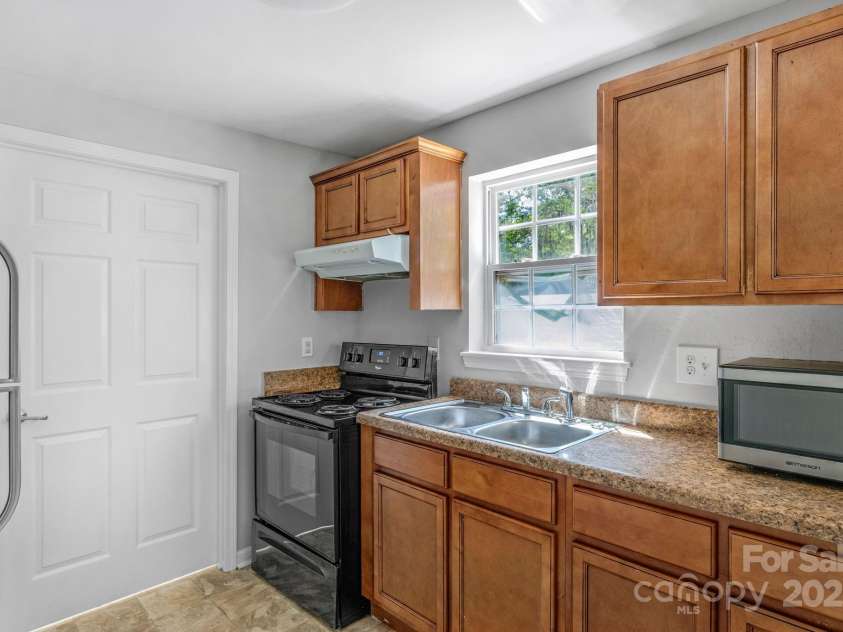 233 Proctor Street, Gastonia, NC 28052.  MLS# CAR4222468, YatesRealty ID 5850. 233 Proctor