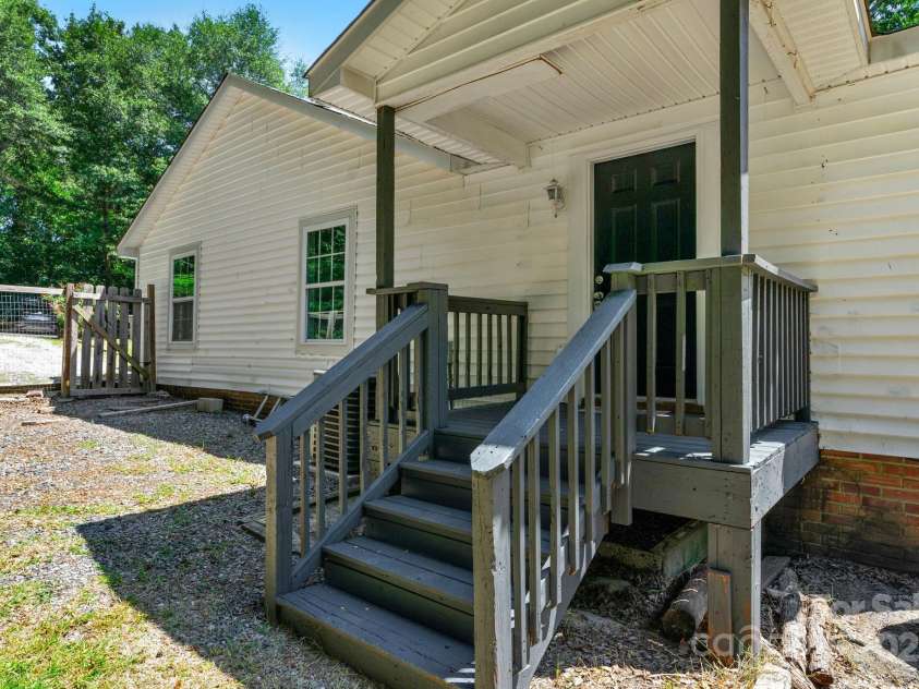 233 Proctor Street, Gastonia, NC 28052.  MLS# CAR4222468, YatesRealty ID 5850. 233 Proctor