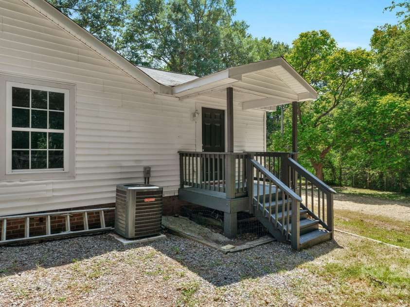 233 Proctor Street, Gastonia, NC 28052.  MLS# CAR4222468, YatesRealty ID 5850. 233 Proctor