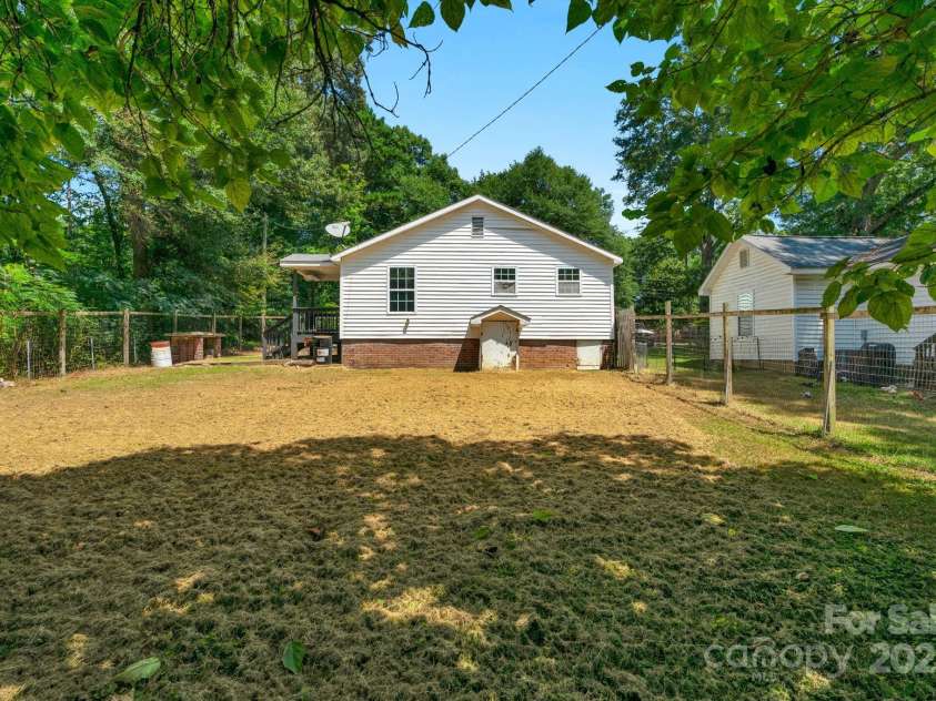 233 Proctor Street, Gastonia, NC 28052.  MLS# CAR4222468, YatesRealty ID 5850. 233 Proctor