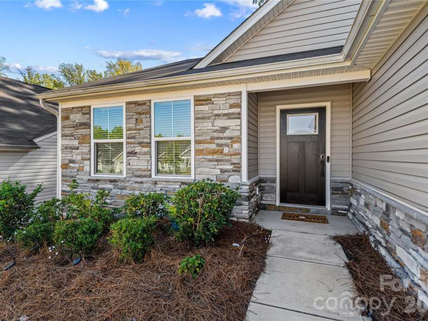 4208 Jones Creek Lane, Charlotte, NC 28215.  MLS# CAR4433644, YatesRealty ID 58501. 