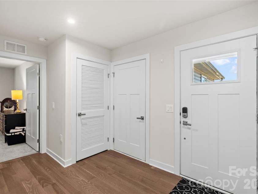 4208 Jones Creek Lane, Charlotte, NC 28215.  MLS# CAR4433644, YatesRealty ID 58501. 