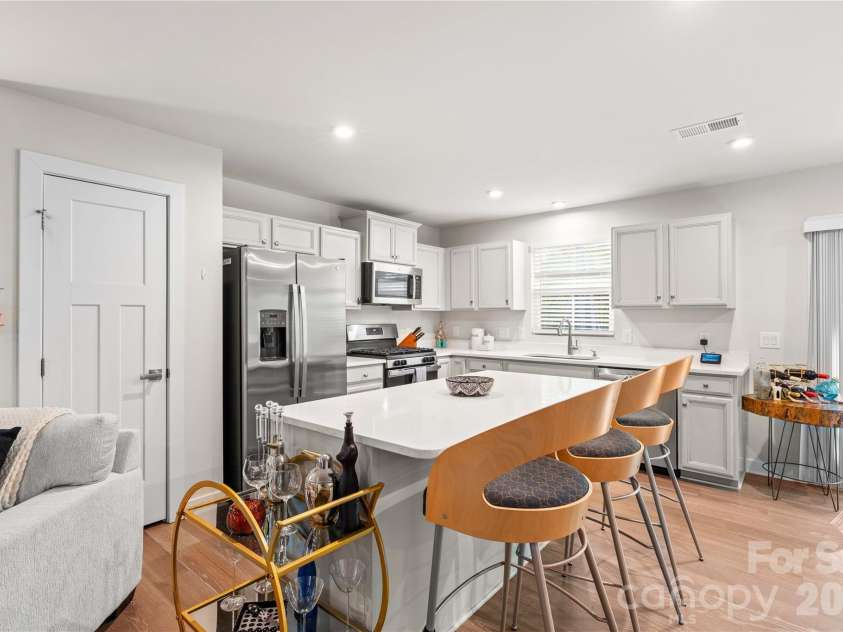 4208 Jones Creek Lane, Charlotte, NC 28215.  MLS# CAR4433644, YatesRealty ID 58501. 