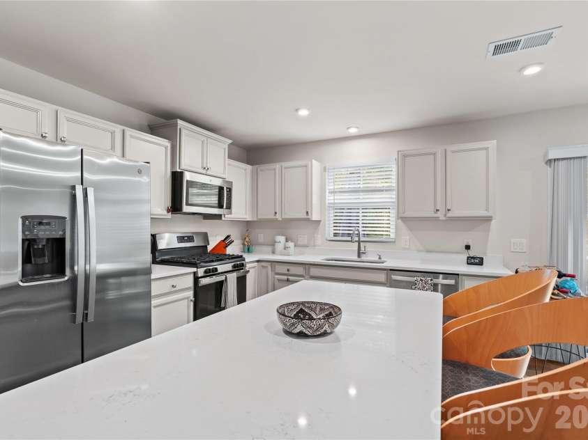 4208 Jones Creek Lane, Charlotte, NC 28215.  MLS# CAR4433644, YatesRealty ID 58501. 