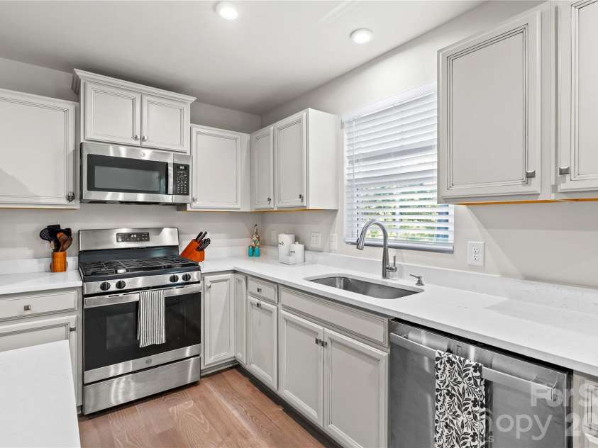 4208 Jones Creek Lane, Charlotte, NC 28215.  MLS# CAR4433644, YatesRealty ID 58501. 