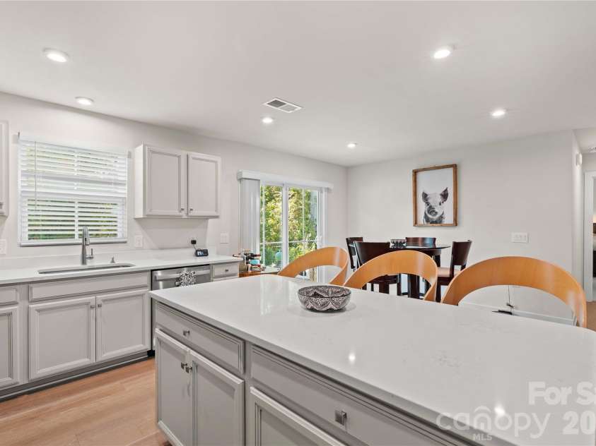 4208 Jones Creek Lane, Charlotte, NC 28215.  MLS# CAR4433644, YatesRealty ID 58501. 