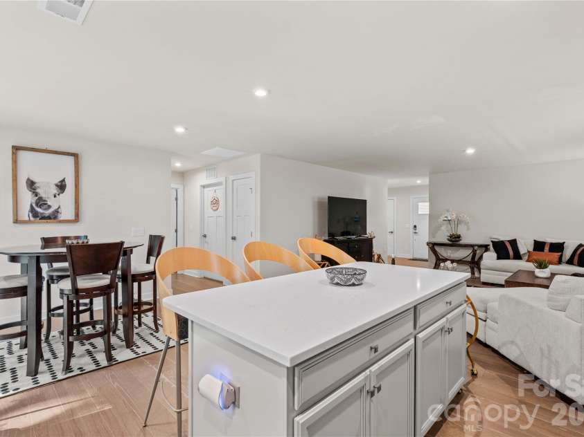 4208 Jones Creek Lane, Charlotte, NC 28215.  MLS# CAR4433644, YatesRealty ID 58501. 