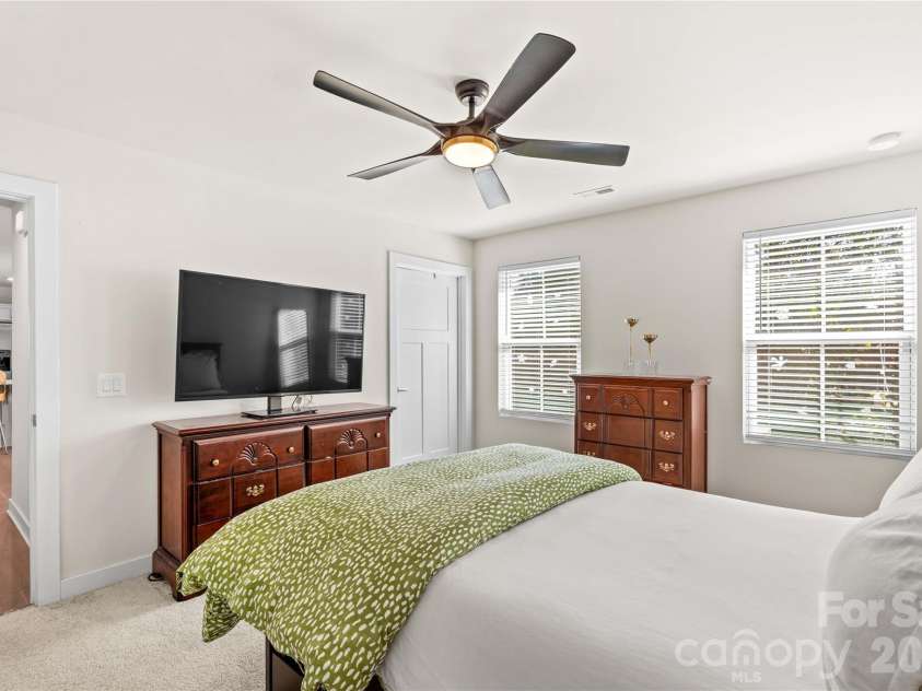 4208 Jones Creek Lane, Charlotte, NC 28215.  MLS# CAR4433644, YatesRealty ID 58501. 