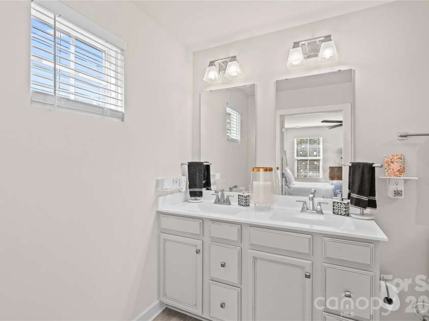 4208 Jones Creek Lane, Charlotte, NC 28215.  MLS# CAR4433644, YatesRealty ID 58501. 