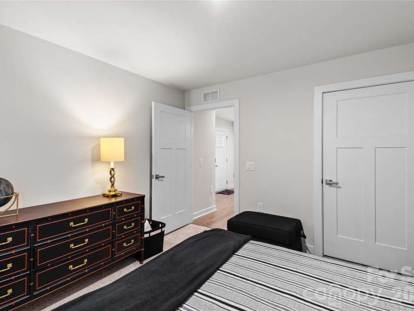 4208 Jones Creek Lane, Charlotte, NC 28215.  MLS# CAR4433644, YatesRealty ID 58501. 