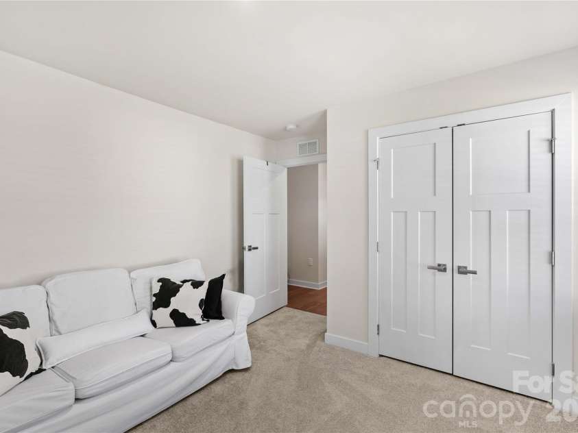 4208 Jones Creek Lane, Charlotte, NC 28215.  MLS# CAR4433644, YatesRealty ID 58501. 