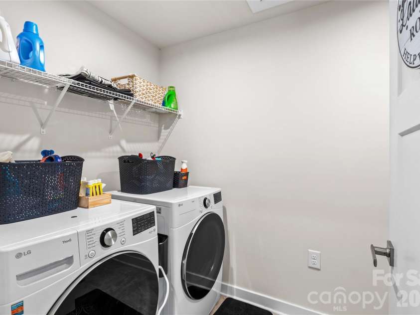 4208 Jones Creek Lane, Charlotte, NC 28215.  MLS# CAR4433644, YatesRealty ID 58501. 