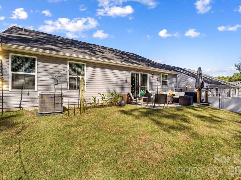 4208 Jones Creek Lane, Charlotte, NC 28215.  MLS# CAR4433644, YatesRealty ID 58501. 