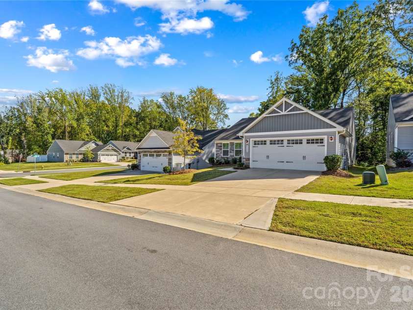 4208 Jones Creek Lane, Charlotte, NC 28215.  MLS# CAR4433644, YatesRealty ID 58501. 