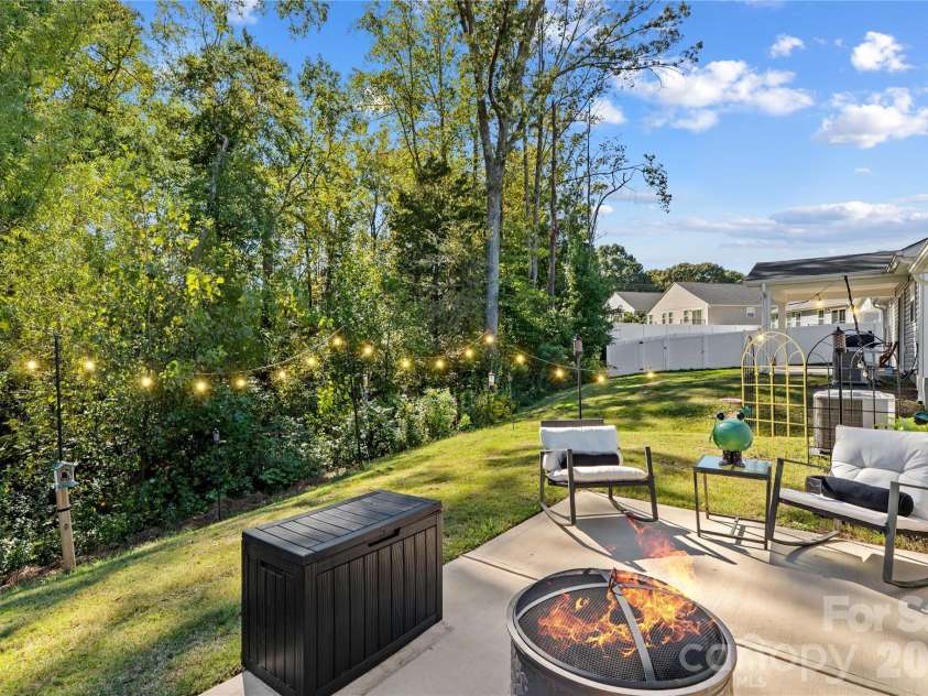 4208 Jones Creek Lane, Charlotte, NC 28215.  MLS# CAR4433644, YatesRealty ID 58501. 