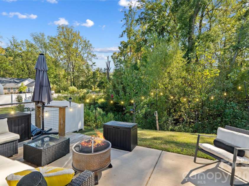 4208 Jones Creek Lane, Charlotte, NC 28215.  MLS# CAR4433644, YatesRealty ID 58501. 