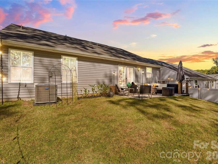 4208 Jones Creek Lane, Charlotte, NC 28215.  MLS# CAR4433644, YatesRealty ID 58501. 