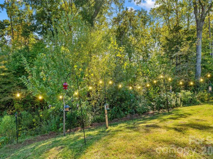 4208 Jones Creek Lane, Charlotte, NC 28215.  MLS# CAR4433644, YatesRealty ID 58501. 
