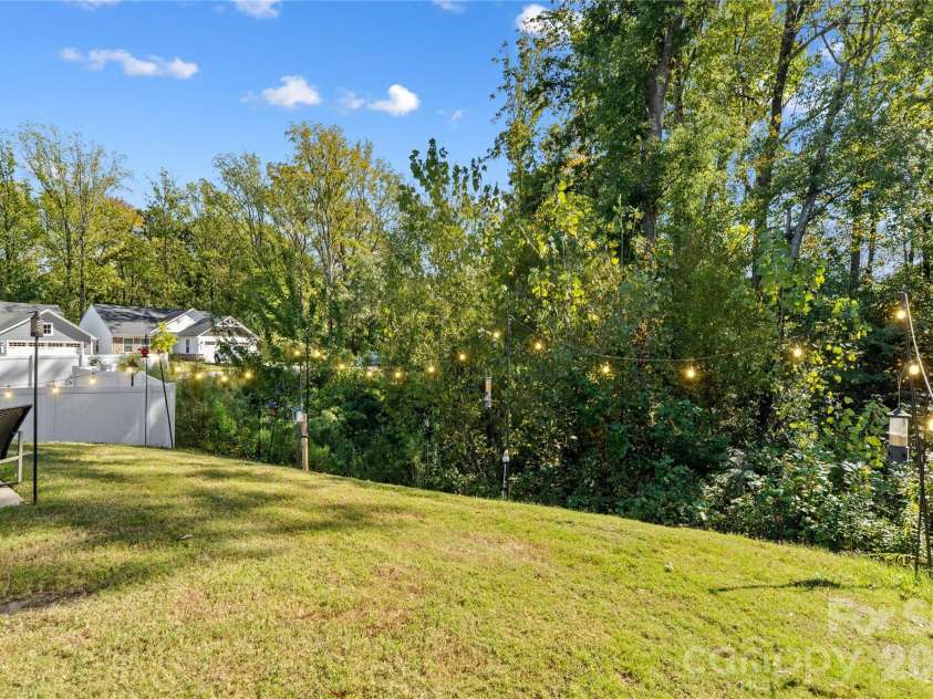4208 Jones Creek Lane, Charlotte, NC 28215.  MLS# CAR4433644, YatesRealty ID 58501. 