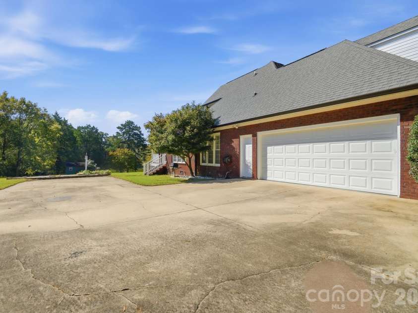 2322 Beaver Pond Road, Kannapolis, NC 28083.  MLS# CAR4390314, YatesRealty ID 58503. 