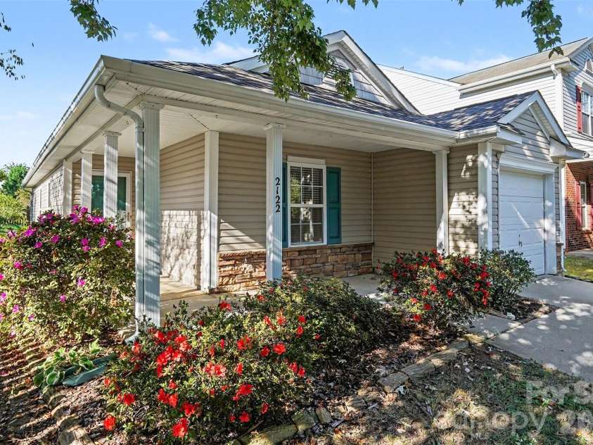 2122 Buckleigh Drive, Charlotte, NC 28215.  MLS# CAR4433854, YatesRealty ID 58506. 