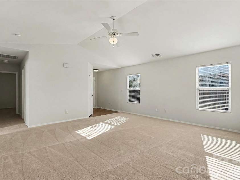 2122 Buckleigh Drive, Charlotte, NC 28215.  MLS# CAR4433854, YatesRealty ID 58506. 