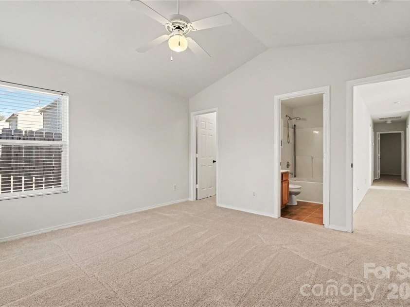 2122 Buckleigh Drive, Charlotte, NC 28215.  MLS# CAR4433854, YatesRealty ID 58506. 