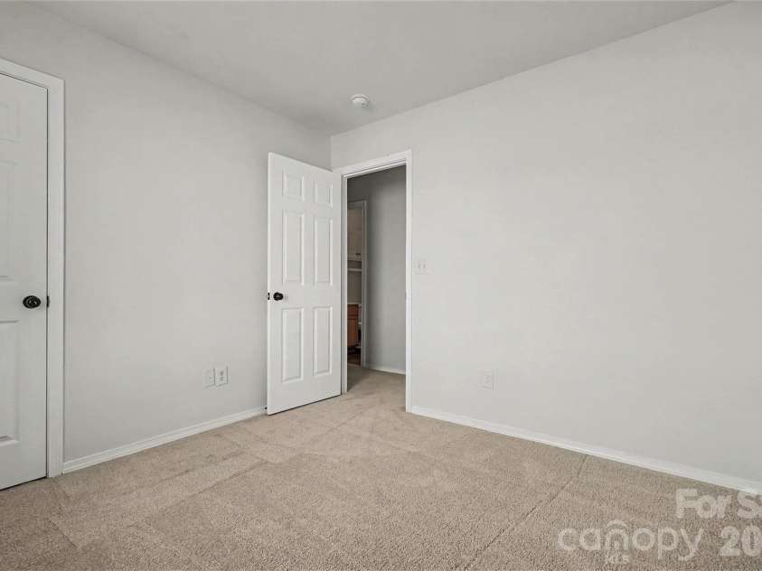 2122 Buckleigh Drive, Charlotte, NC 28215.  MLS# CAR4433854, YatesRealty ID 58506. 