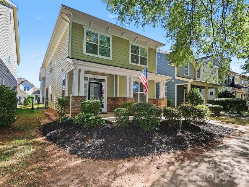 2420 Double Oaks Road, Charlotte, NC 28206.  MLS# CAR4434782, YatesRealty ID 58509. 