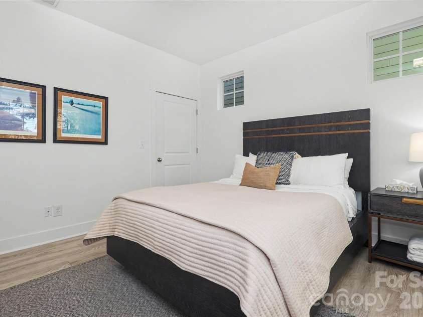 2420 Double Oaks Road, Charlotte, NC 28206.  MLS# CAR4434782, YatesRealty ID 58509. 