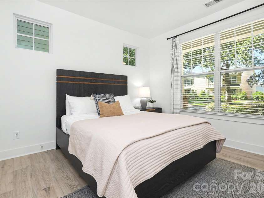 2420 Double Oaks Road, Charlotte, NC 28206.  MLS# CAR4434782, YatesRealty ID 58509. 
