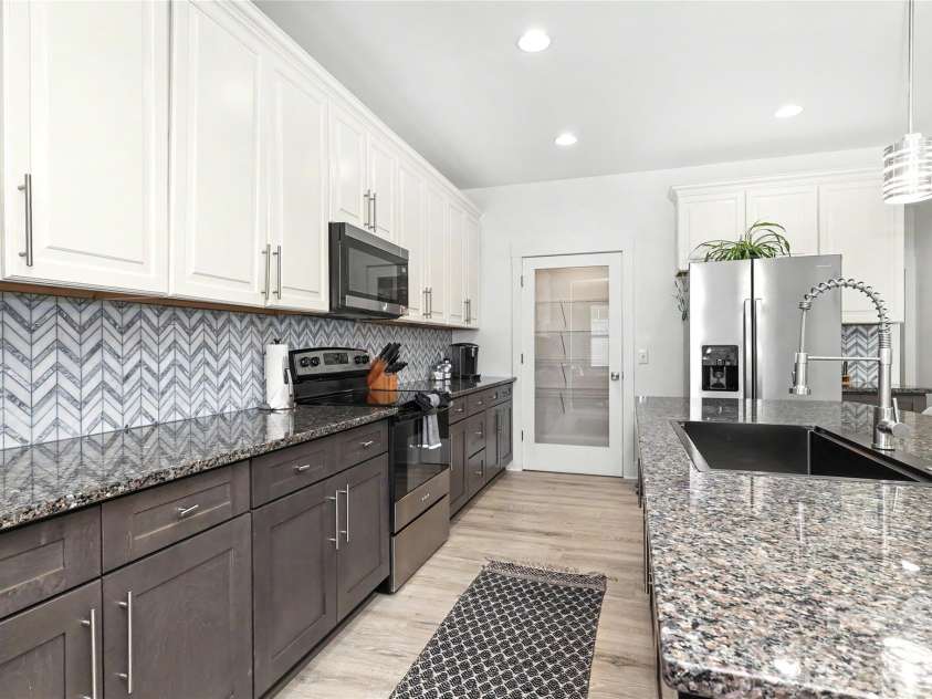 2420 Double Oaks Road, Charlotte, NC 28206.  MLS# CAR4434782, YatesRealty ID 58509. 
