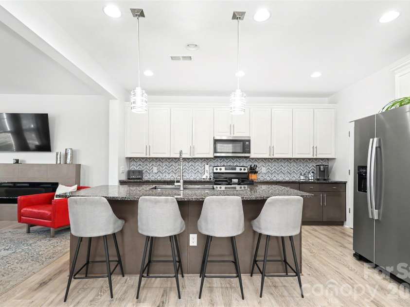 2420 Double Oaks Road, Charlotte, NC 28206.  MLS# CAR4434782, YatesRealty ID 58509. 