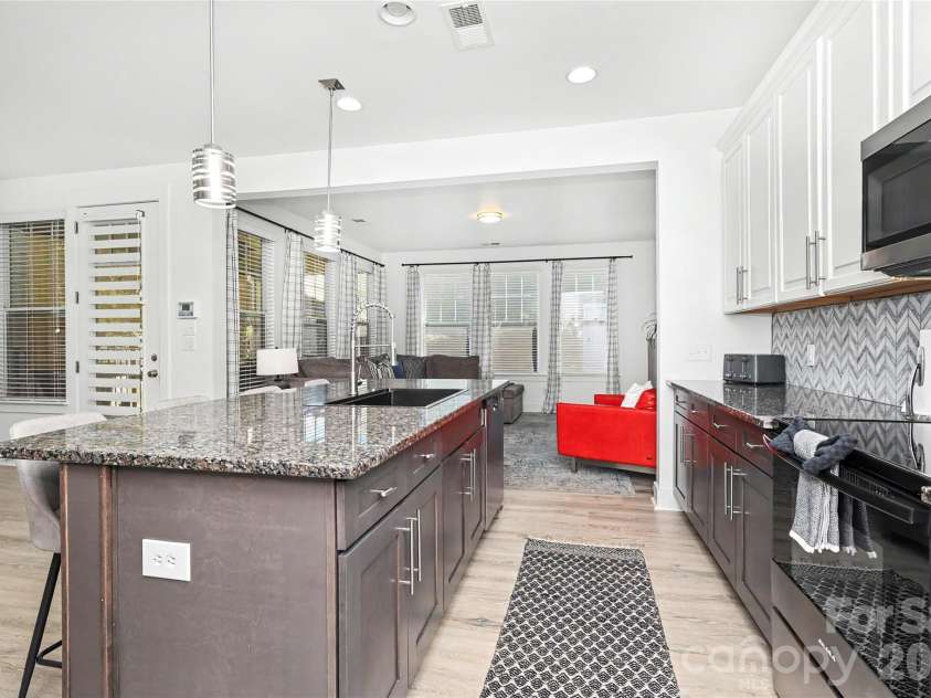 2420 Double Oaks Road, Charlotte, NC 28206.  MLS# CAR4434782, YatesRealty ID 58509. 