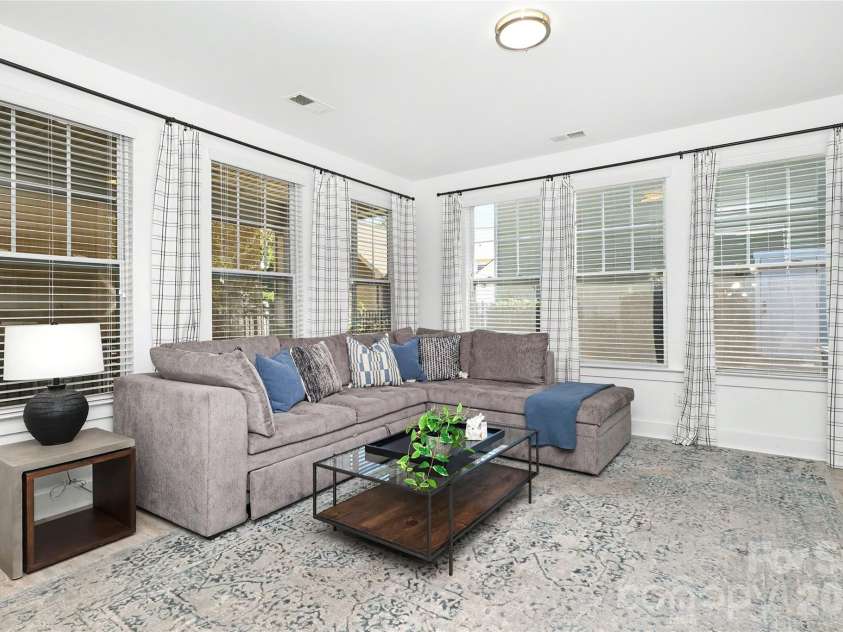 2420 Double Oaks Road, Charlotte, NC 28206.  MLS# CAR4434782, YatesRealty ID 58509. 