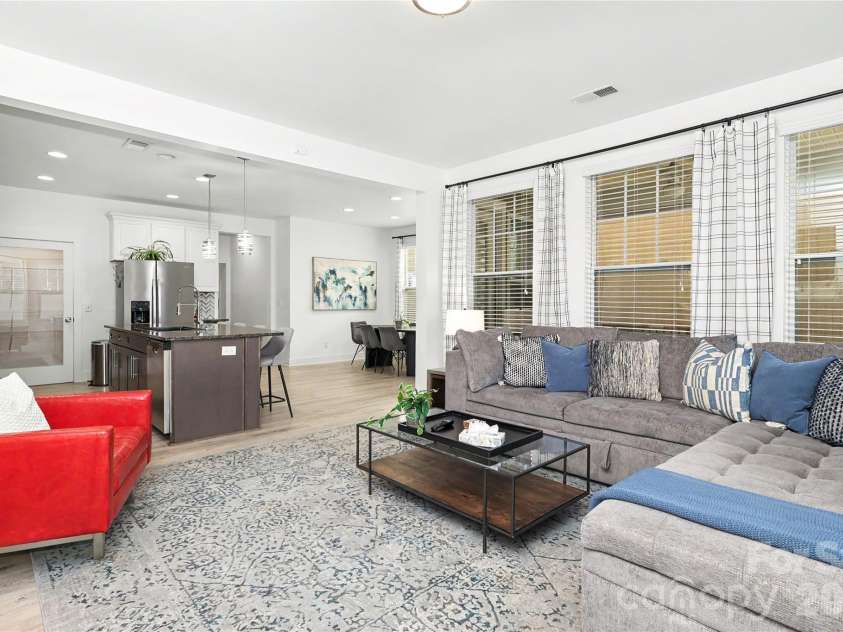 2420 Double Oaks Road, Charlotte, NC 28206.  MLS# CAR4434782, YatesRealty ID 58509. 